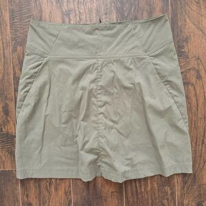 Royal Robbins Size 8 Army Green Skort